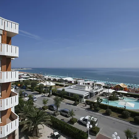 Continental ホテル